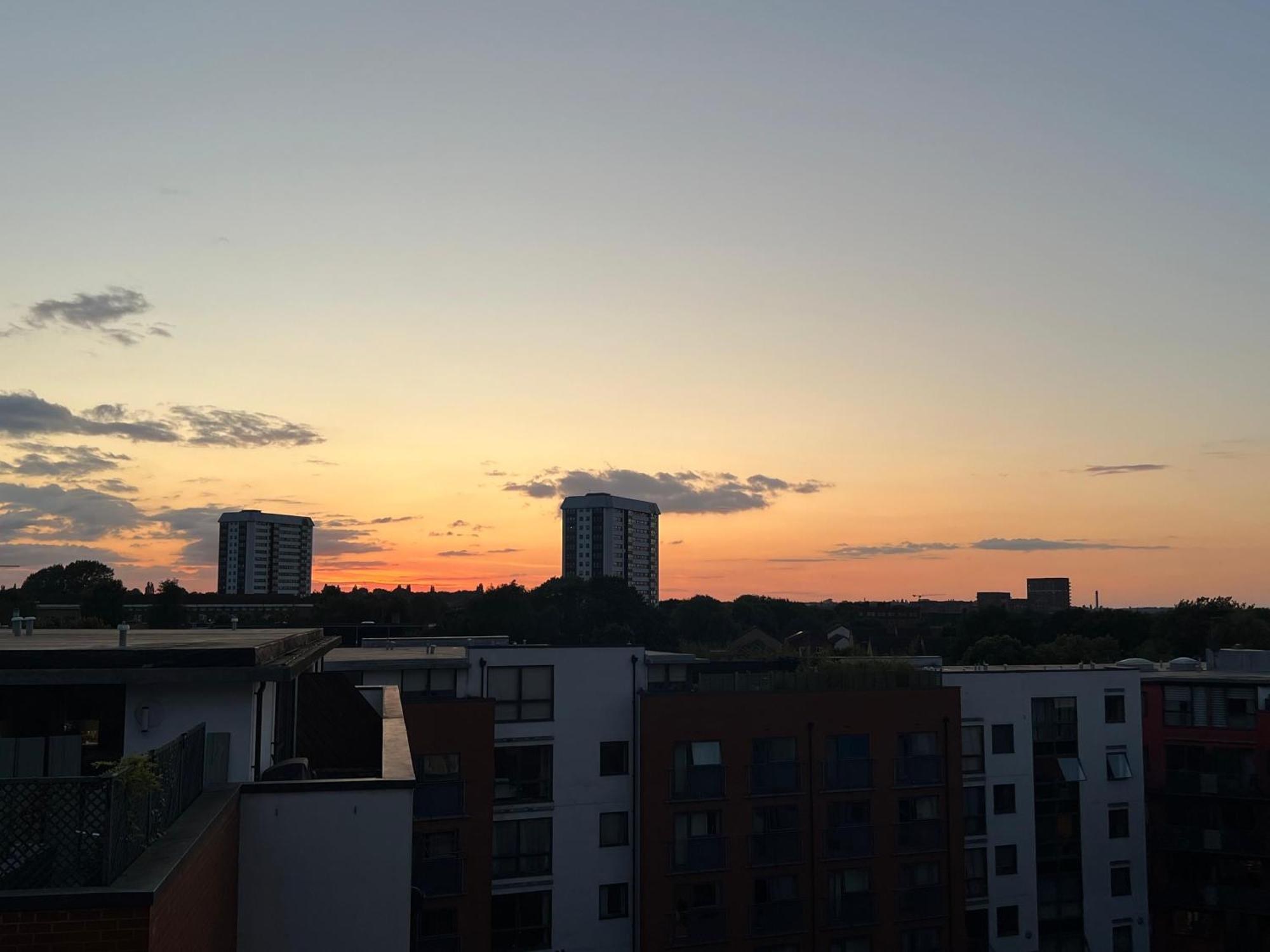 Urban Studio With Balcony Birmingham Bagian luar foto